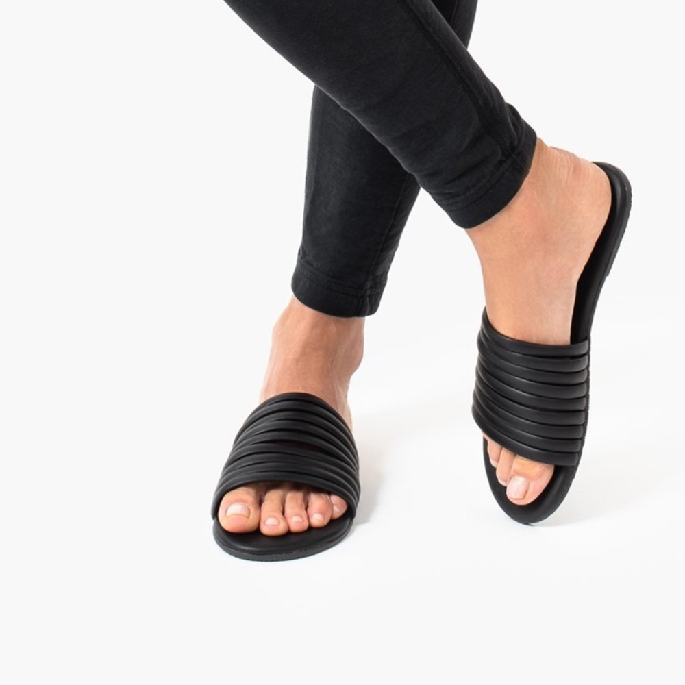 Tkees Black Caro Slide Sandals Size 6